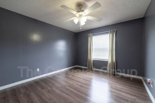 Building Photo - 4100 Pershing Pointe Pl