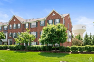 Building Photo - 3546 N Golden Gate Dr