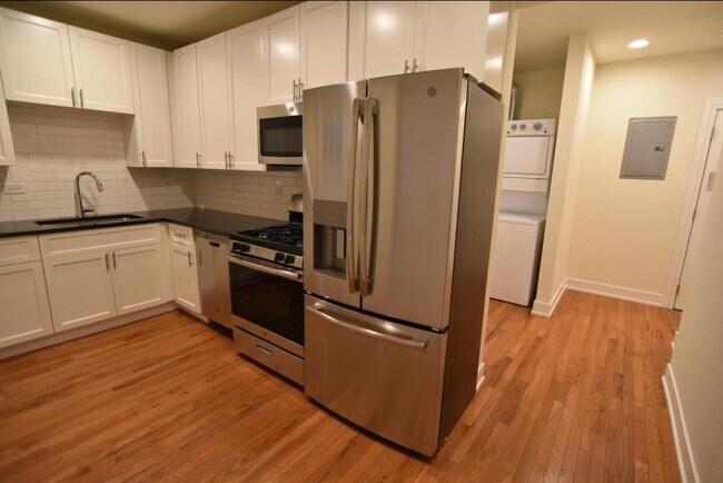 Photo - 4424-4432 N Wolcott Ave Apartment