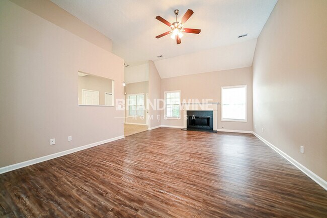 Foto del edificio - 6366 Wellesley Dr