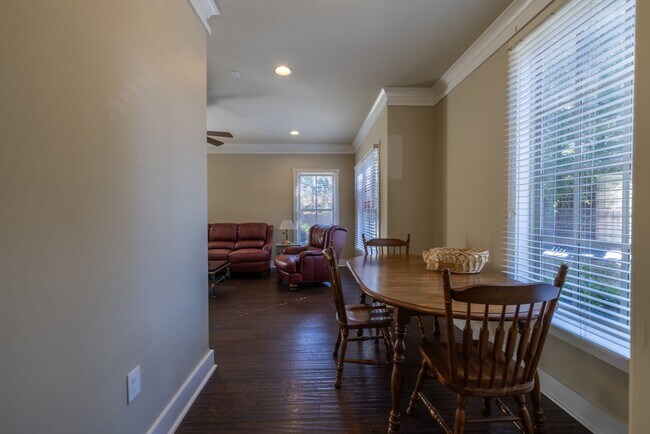 Foto del edificio - 101 West Ln