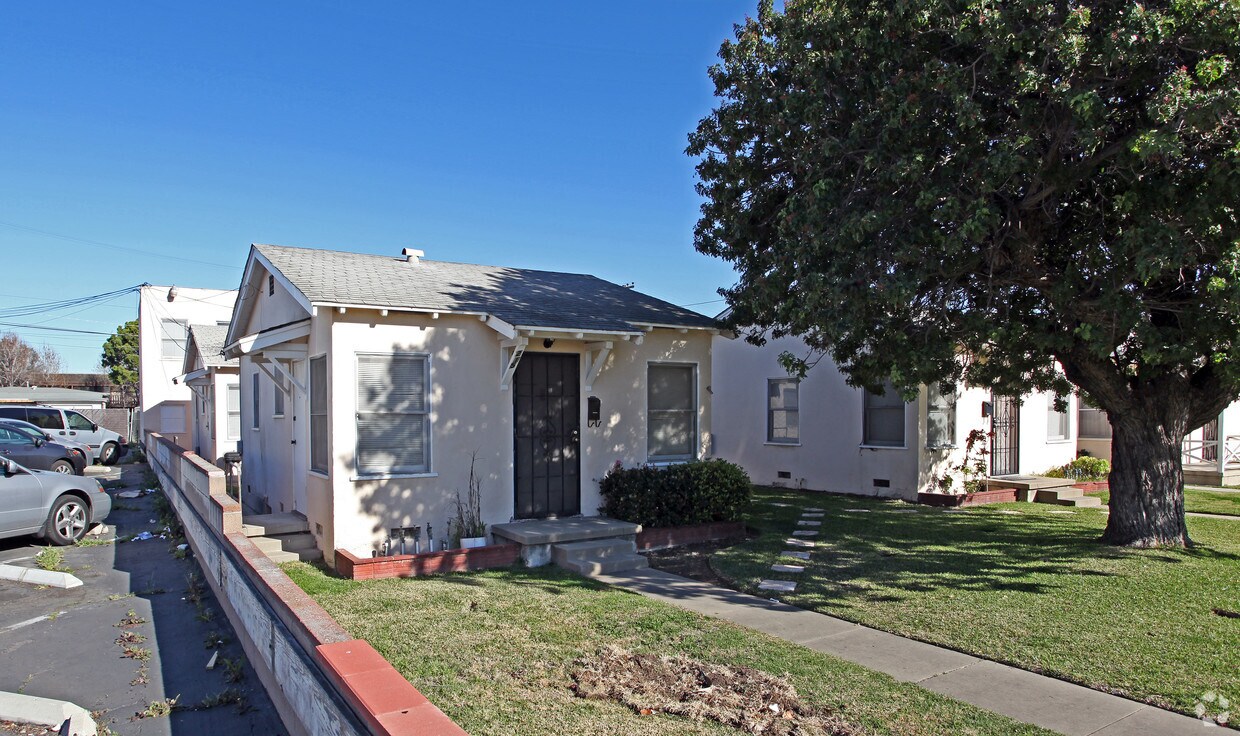 Building Photo - 215-221 Glover Ave