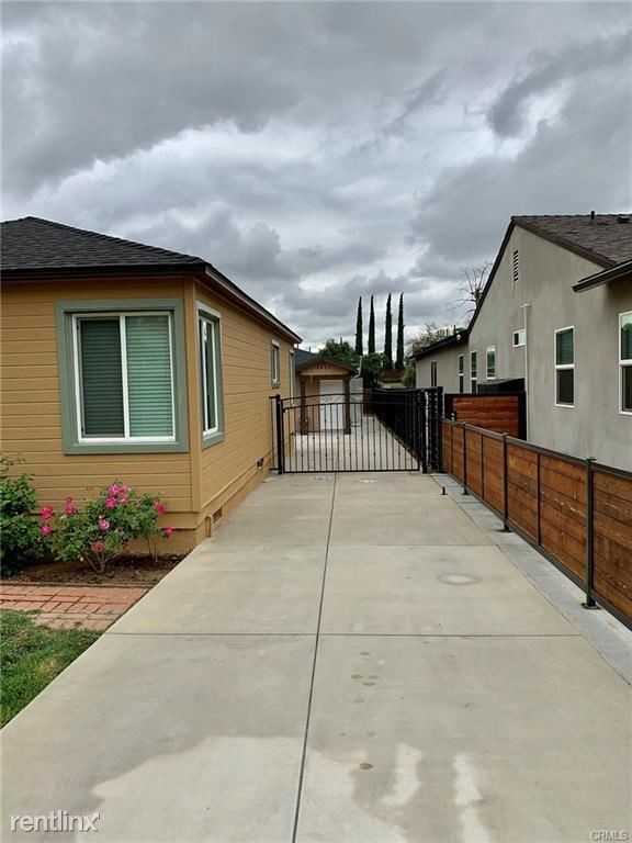 Building Photo - 3 br, 3 bath Duplex - 8420 Sheffield Rd