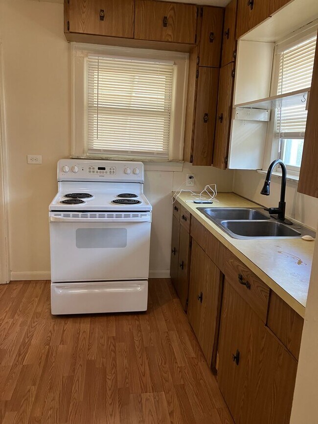 Foto del edificio - AVAILABLE NOW- 2 bedroom, 1 bath, detached...