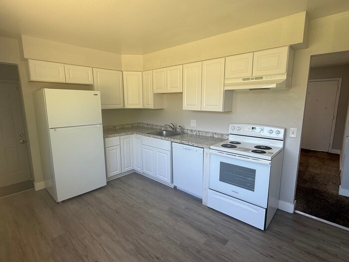 Foto principal - Large Brick Ranch with Huge yard