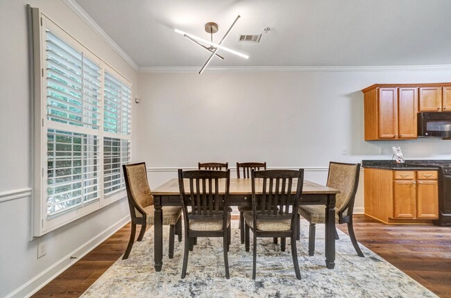 Dining Area - 702 Surrey Park Pl SE