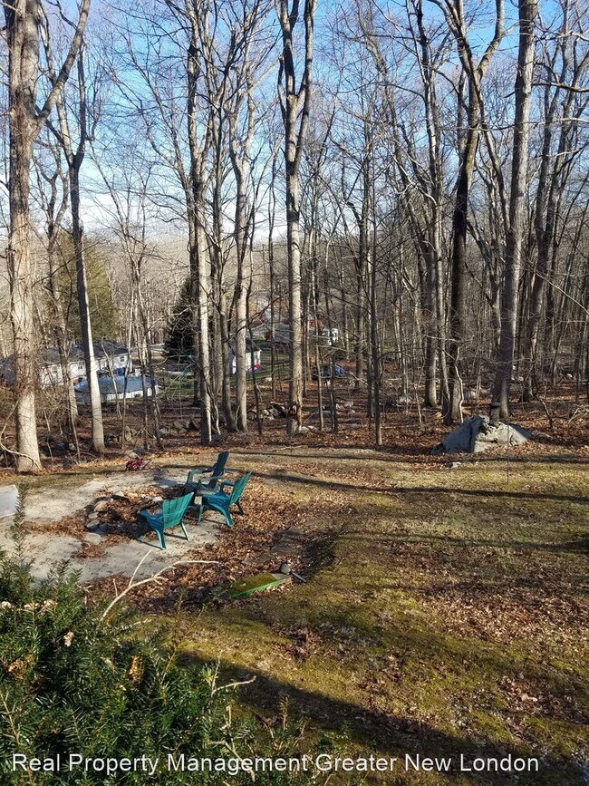 Building Photo - 4 br, 2.5 bath House - 5 Friar Tuck Dr