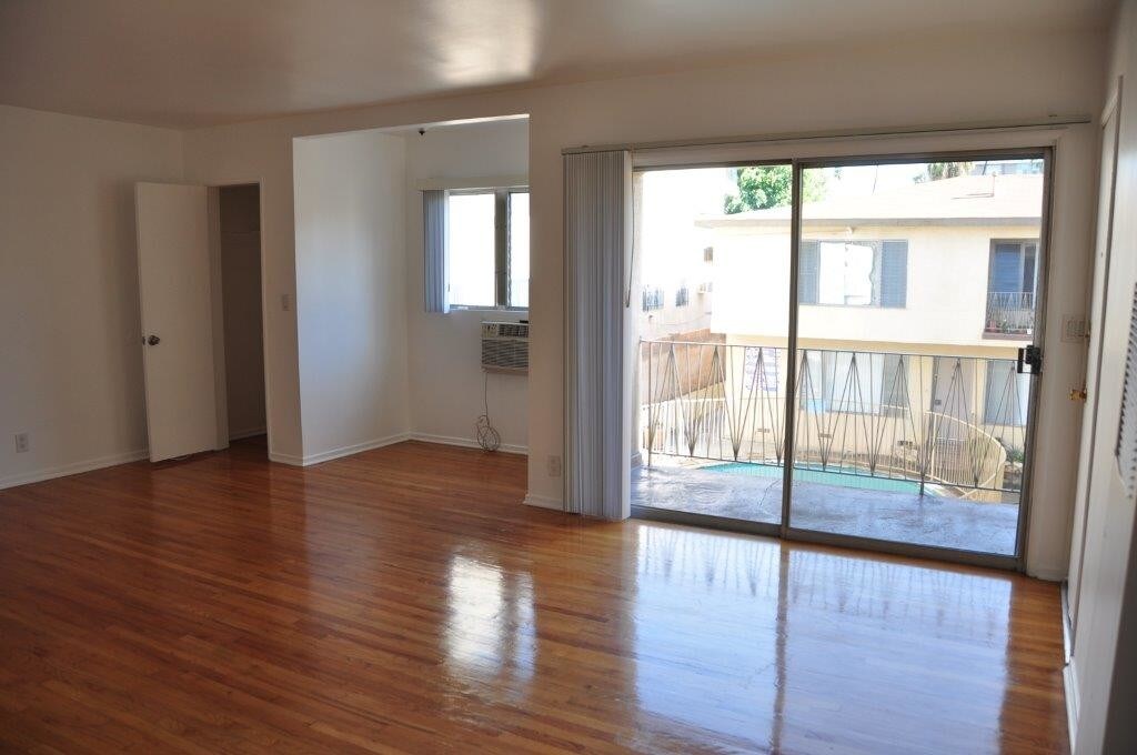 Foto principal - 452 S Mariposa Ave