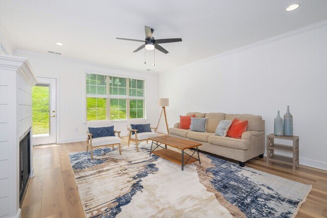 Foto del edificio - FOR LEASE - NEW BUILD TOWNHOME LOCATED IN THE VILLAS AT FIVE OAKS!