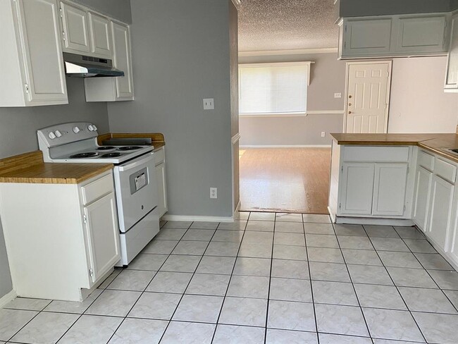 Building Photo - 5630 Brookview Ct