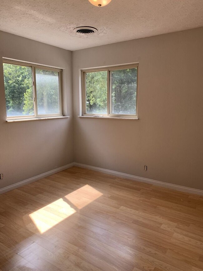 Building Photo - 551 Lowell Ave