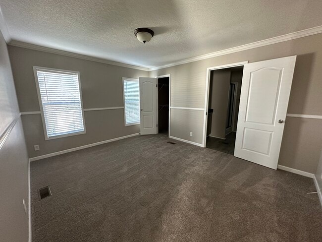 Foto del edificio - 1629 Jarrard Way