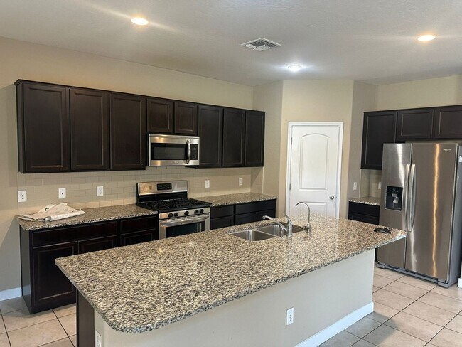 Foto del edificio - Stunning 4 Bedroom  House in Peoria