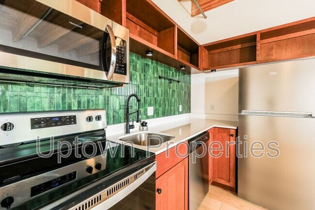 Foto del edificio - 1515 N Rosa Parks Way