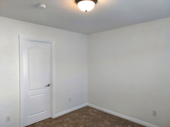 Foto del edificio - Newly Remodeled 3 story townhouse with att...