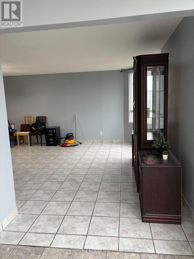 Building Photo - 61 Markbrook Ln