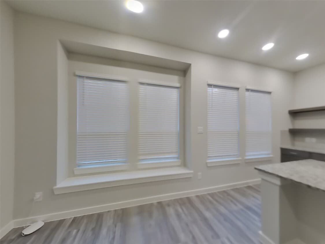 Building Photo - 9835 Willow Creek Commerce Dr