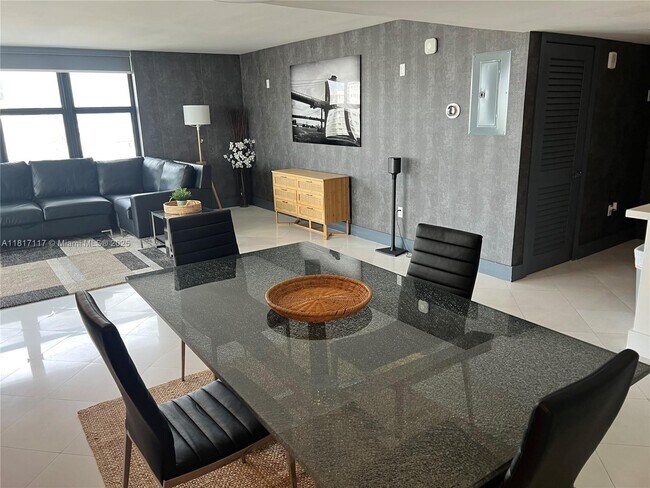 Foto del edificio - 1800 Collins Ave