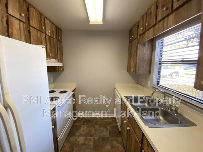 Building Photo - 3575 Raintree Way