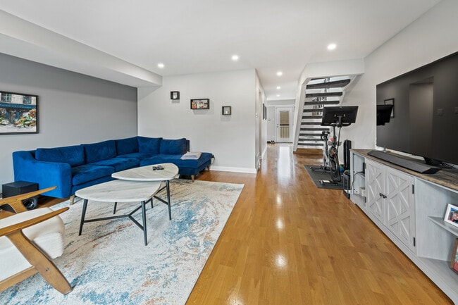 Building Photo - 1644 N Mohawk St