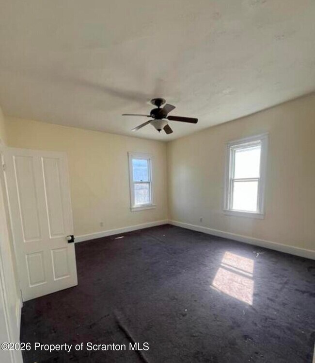 Foto del edificio - 1351 Capouse Ave