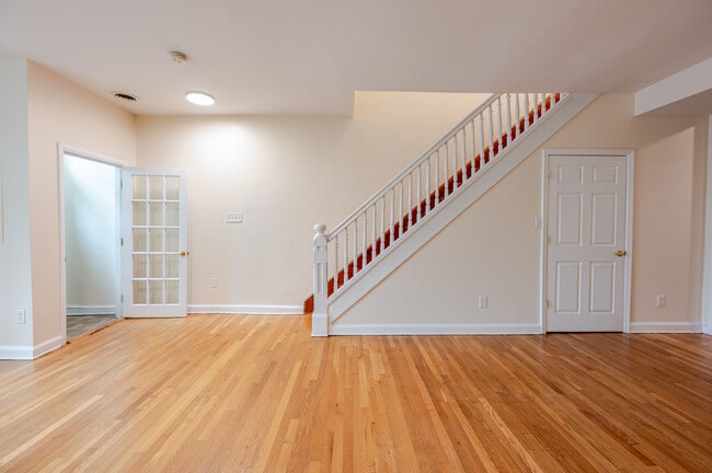 Foto del edificio - 639 11th St NE