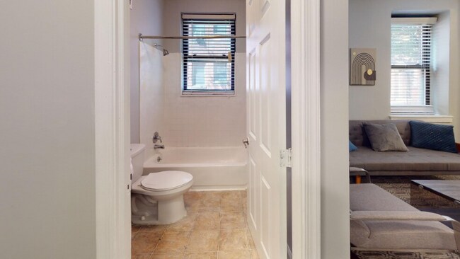 Foto del edificio - 230 W Walnut Ln