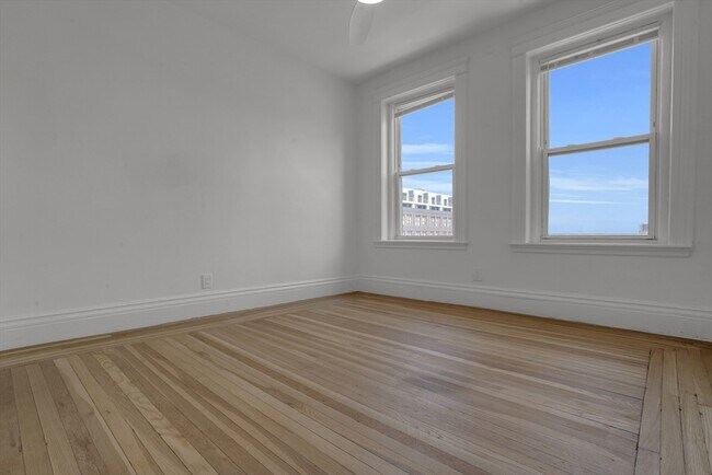Foto del edificio - 1066 Commonwealth Ave
