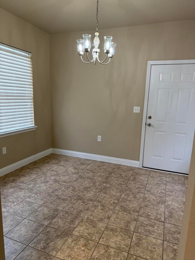 Foto del edificio - 129 Daisy Ln