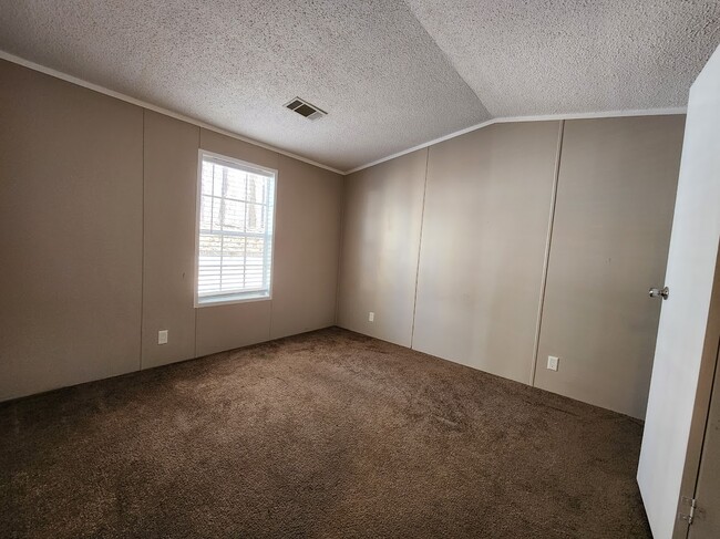 Building Photo - 167 Mae St