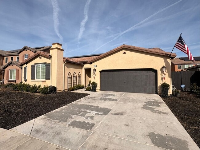 Foto del edificio - Beautiful 4 bedroom home for rent in Visalia, CA