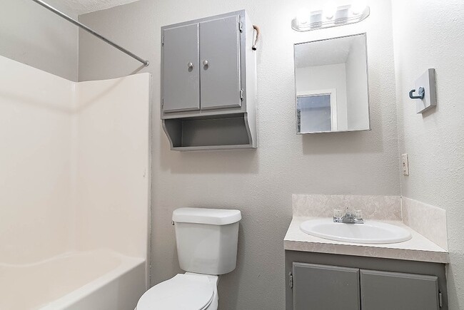 Building Photo - 1009 Washington St