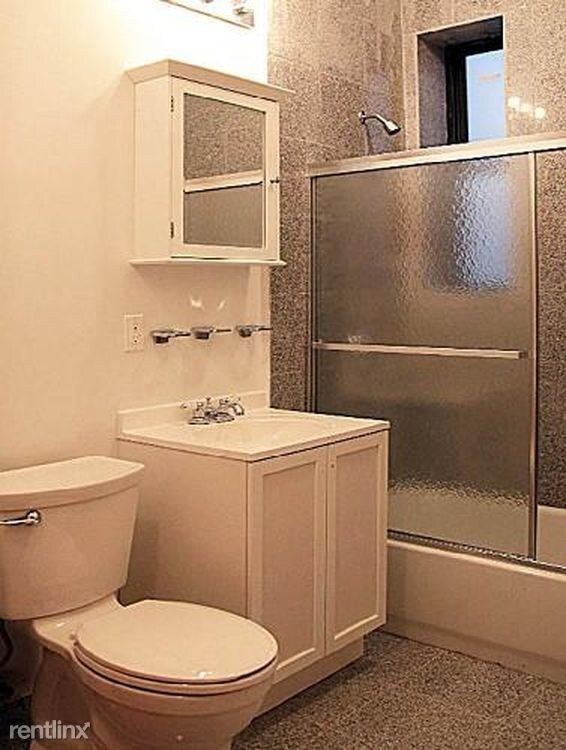 Foto del edificio - 324 E 52nd St