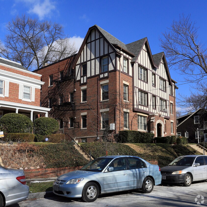 Building Photo - 3001 Porter St NW