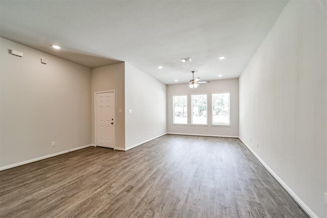 Building Photo - 25806 Maplewood Dr