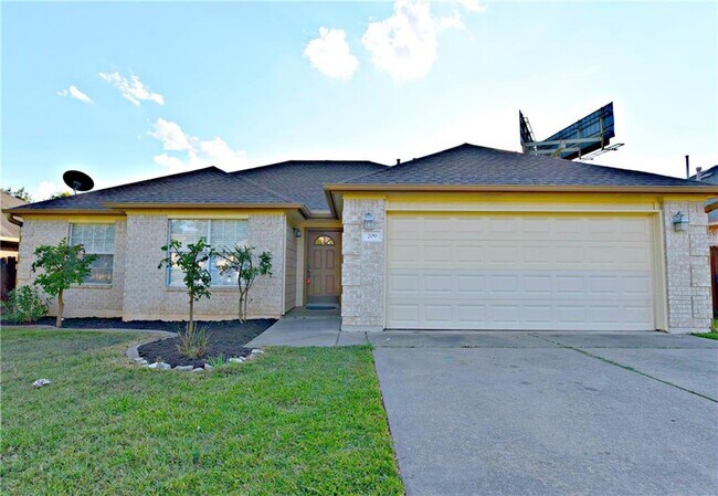 Building Photo - 209 N Kings Canyon Dr