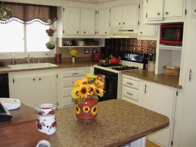Building Photo - Welcome to the vibrant 55+ mobile home com...
