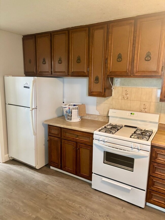 Building Photo - Check Out This 4-Bed/1-Bath House in Bluff...