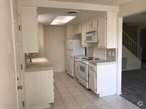 Building Photo - 1750 Prefumo Canyon Rd