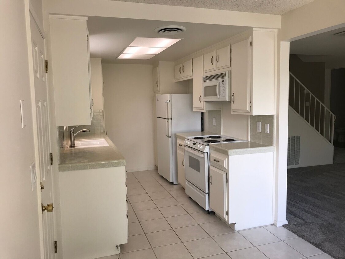 Foto principal - La Canada Townhome Quiet Community 2 Bedroom