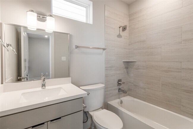 Foto del edificio - 1284 N Post Oak Rd