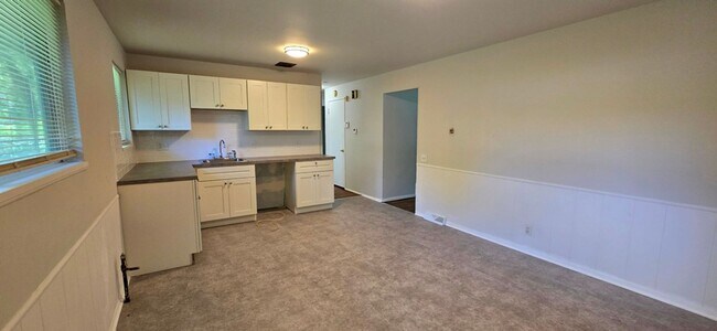 Building Photo - Recently Remodeled House for Rent in Dellwood
