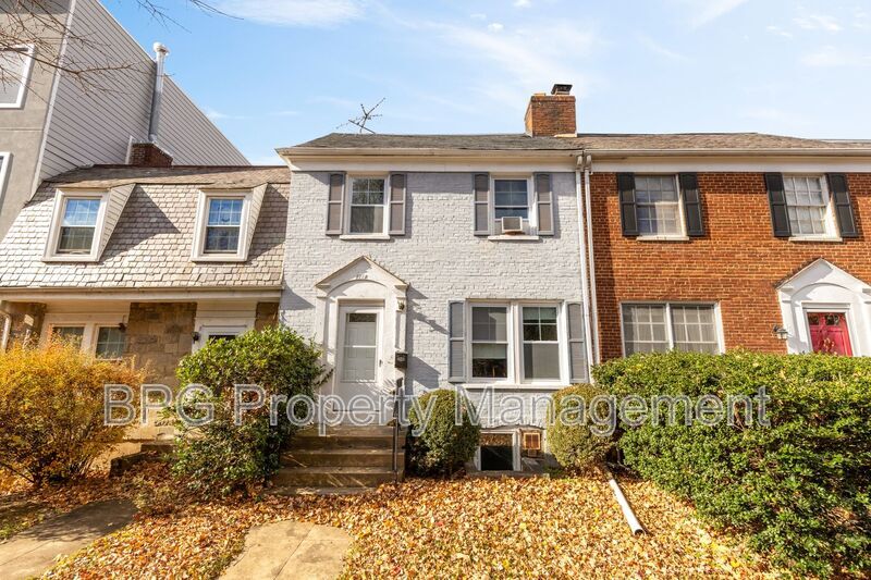 Foto principal - 1710 37th St NW