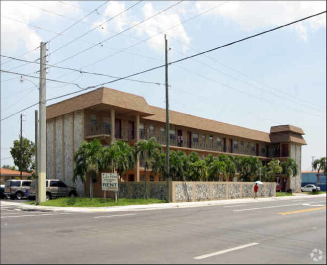 Building Photo - Las Palmas Apartments