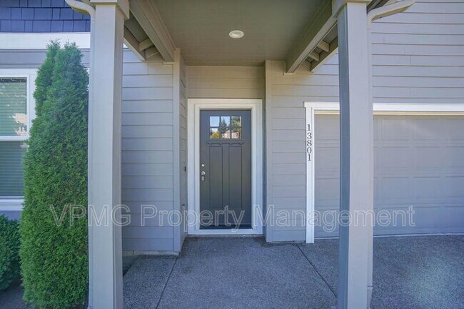 Building Photo - 13801 NE 33rd Cir