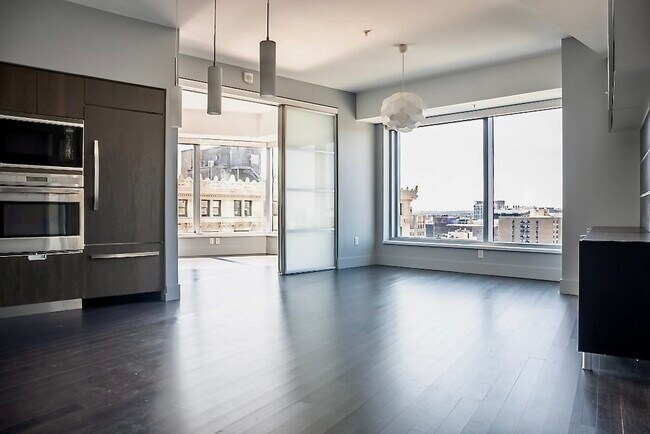 Sala de estar de diseño abierto - 110 Stuart St