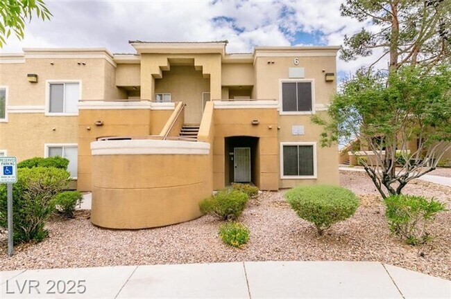 Foto del edificio - GORGEOUS 2 BEDROOMS UNIT*UPGRADED*TONS OF ...