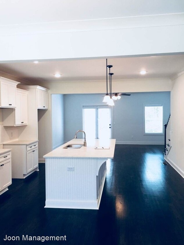 4 br, 3.5 bath House 8100 Lenox Creeksid... House Rental in