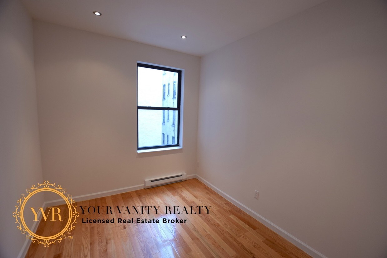 Building Photo - 230 W 107th St