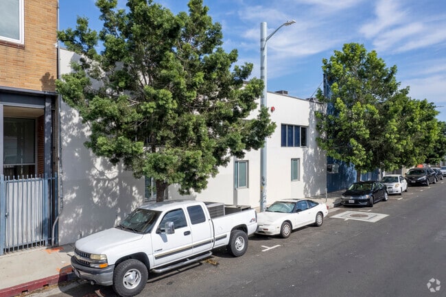 Building Photo - 120-130 Hewitt St